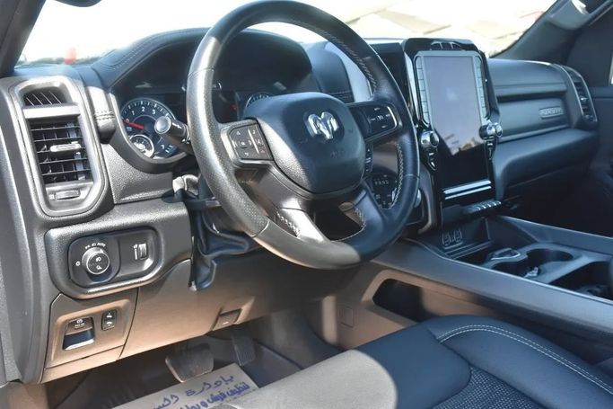 Подержанный RAM 1500 Crew Cab V, 3.6 л, 2022 в Шардже от Alfaris Used Cars Красный цвет. Other | AUTO.AE