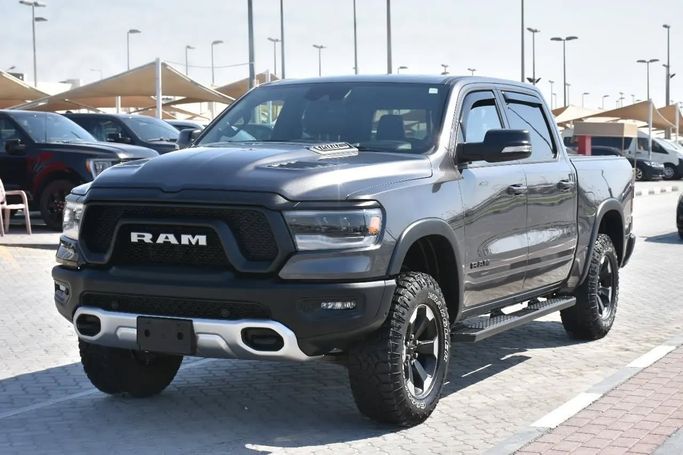 Подержанный RAM 1500 Crew Cab V, 3.6 л, 2022 в Шардже от Alfaris Used Cars Серый цвет. Other | AUTO.AE