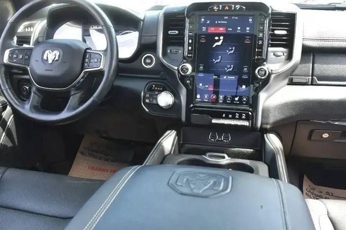 Подержанный RAM 1500 Crew Cab V, 3.6 л, 2020 в Шардже от Alfaris Used Cars Черный цвет. Other | AUTO.AE