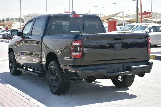 Подержанный RAM 1500 Crew Cab V, 3.6 л, 2020 в Шардже от Alfaris Used Cars Черный цвет. Other | AUTO.AE