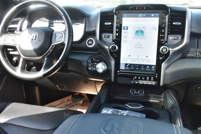 Подержанный RAM 1500 Crew Cab V, 3.6 л, 2022 в Шардже от Alfaris Used Cars Черный цвет. Other | AUTO.AE