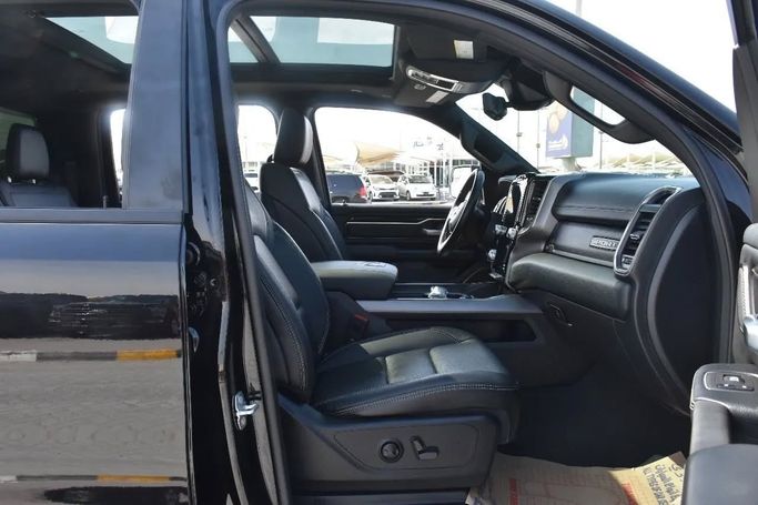 Подержанный RAM 1500 Crew Cab V, 3.6 л, 2022 в Шардже от Alfaris Used Cars Черный цвет. Other | AUTO.AE