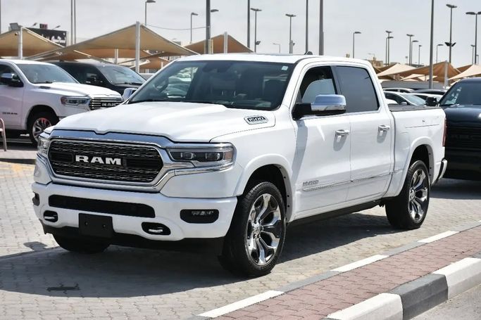 Подержанный RAM 1500 Crew Cab V, 3.6 л, 2022 в Шардже от Alfaris Used Cars Белый цвет. Other | AUTO.AE