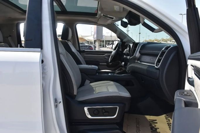 Подержанный RAM 1500 Crew Cab V, 3.6 л, 2022 в Шардже от Alfaris Used Cars Белый цвет. Other | AUTO.AE