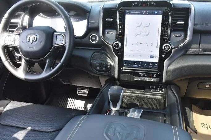 Подержанный RAM 1500 Crew Cab V, 3.6 л, 2023 в Шардже от Alfaris Used Cars Черный цвет. Other | AUTO.AE