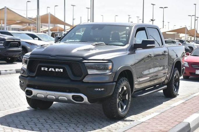Подержанный RAM 1500 Crew Cab V, 3.6 л, 2022 в Шардже от Alfaris Used Cars Серый цвет. Other | AUTO.AE