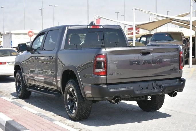 Подержанный RAM 1500 Crew Cab V, 3.6 л, 2022 в Шардже от Alfaris Used Cars Серый цвет. Other | AUTO.AE