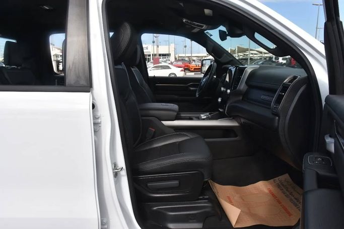 Used RAM 1500 Crew Cab V, 3.6 l, 2022 in Sharjah by Alfaris Used Cars, White color. Other | AUTO.AE