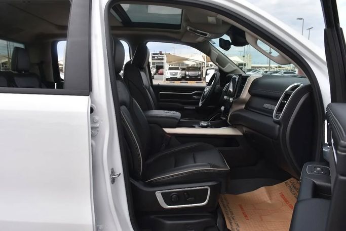 Used RAM 1500 Crew Cab V, 3.6 l, 2022 in Sharjah by Alfaris Used Cars, White color. Other | AUTO.AE