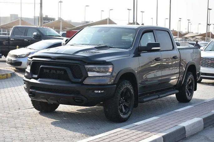 Подержанный RAM 1500 Crew Cab V, 3.6 л, 2022 в Шардже от Alfaris Used Cars Серый цвет. Other | AUTO.AE