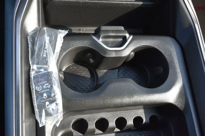 Used RAM 1500 Crew Cab V, 3.6 l, 2022 in Sharjah by Alfaris Used Cars, Silver color. Other | AUTO.AE