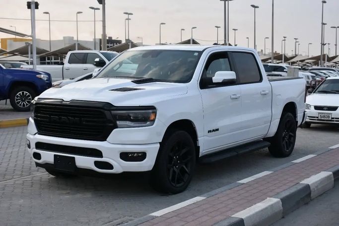 Подержанный RAM 1500 Crew Cab V, 3.6 л, 2023 в Шардже от Alfaris Used Cars Белый цвет. Other | AUTO.AE