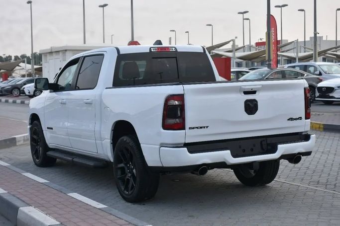 Подержанный RAM 1500 Crew Cab V, 3.6 л, 2023 в Шардже от Alfaris Used Cars Белый цвет. Other | AUTO.AE