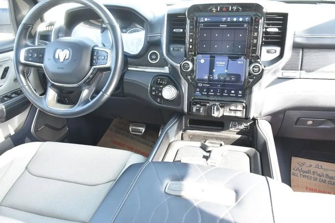 Подержанный RAM 1500 Crew Cab V, 3.6 л, 2022 в Шардже от Alfaris Used Cars Серебристый цвет. Other | AUTO.AE