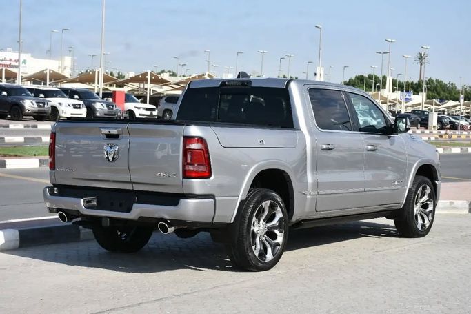 Подержанный RAM 1500 Crew Cab V, 3.6 л, 2022 в Шардже от Alfaris Used Cars Серебристый цвет. Other | AUTO.AE
