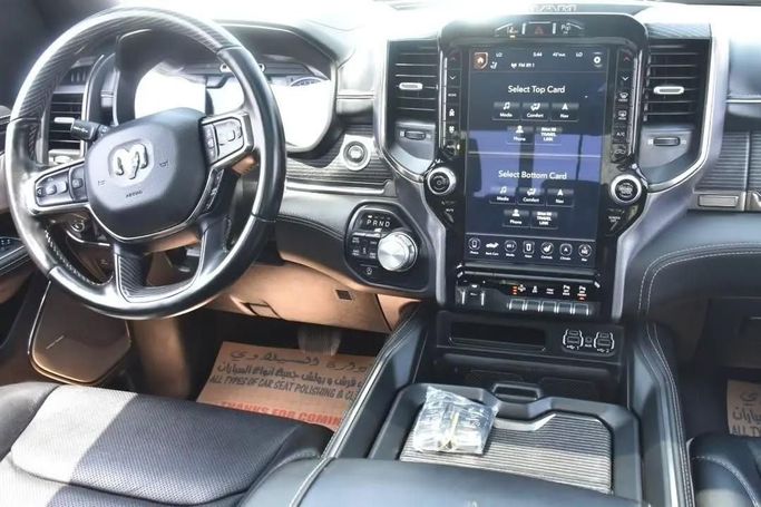 Подержанный RAM 1500 Crew Cab V, 3.6 л, 2021 в Шардже от Alfaris Used Cars Белый цвет. Other | AUTO.AE