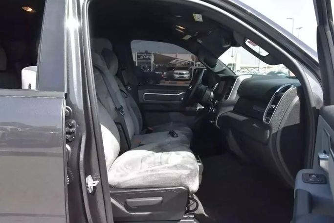 Used RAM 1500 Crew Cab V, 3.6 l, 2022 in Sharjah by Alfaris Used Cars, Grey color. Other | AUTO.AE