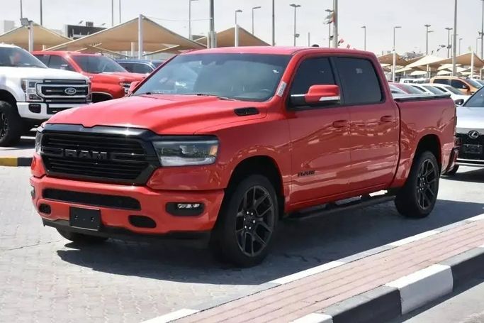 Подержанный RAM 1500 Crew Cab V, 3.6 л, 2021 в Шардже от Alfaris Used Cars Красный цвет. Other | AUTO.AE