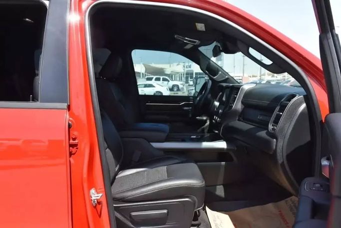 Подержанный RAM 1500 Crew Cab V, 3.6 л, 2021 в Шардже от Alfaris Used Cars Красный цвет. Other | AUTO.AE
