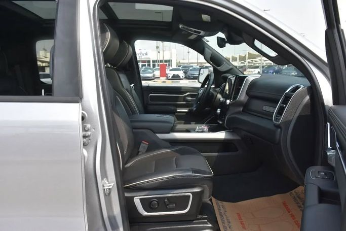 Used RAM 1500 Crew Cab V, 3.6 l, 2022 in Sharjah by Alfaris Used Cars, Silver color. Other | AUTO.AE
