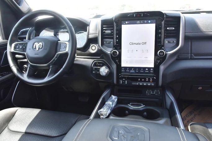 Подержанный RAM 1500 Crew Cab V, 3.6 л, 2022 в Шардже от Alfaris Used Cars Синий цвет. Other | AUTO.AE