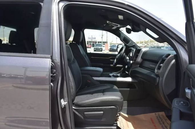 Used RAM 1500 Crew Cab V, 3.6 l, 2022 in Sharjah by Alfaris Used Cars, Grey color. Other | AUTO.AE