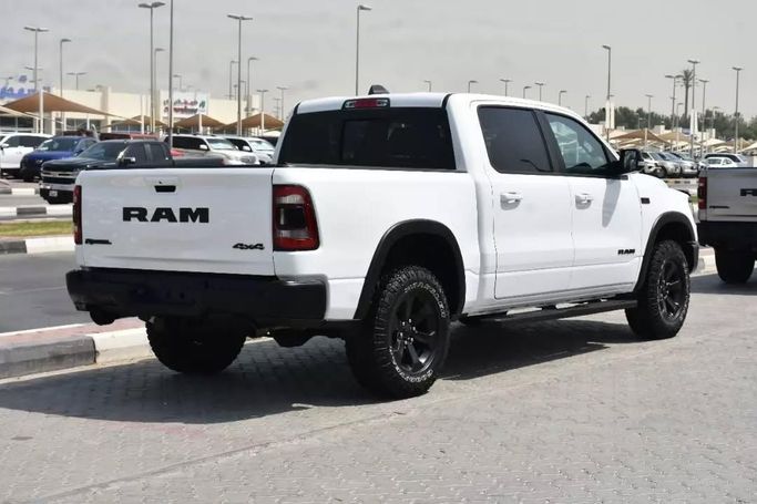Подержанный RAM 1500 Crew Cab V, 3.6 л, 2021 в Шардже от Alfaris Used Cars Белый цвет. Other | AUTO.AE