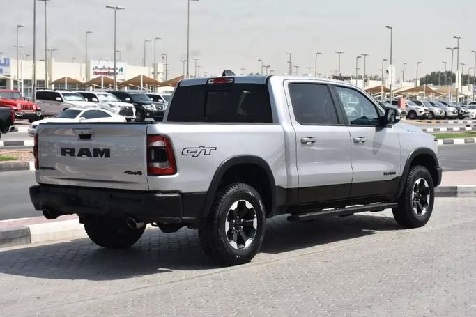 Подержанный RAM 1500 Crew Cab V, 3.6 л, 2022 в Шардже от Alfaris Used Cars Серебристый цвет. Other | AUTO.AE