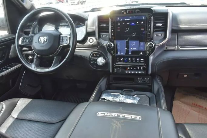 Подержанный RAM 1500 Crew Cab V, 3.6 л, 2020 в Шардже от Alfaris Used Cars Черный цвет. Other | AUTO.AE