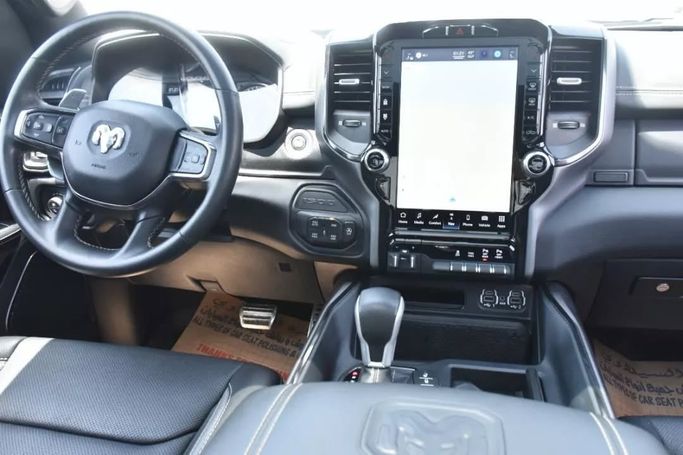 Подержанный RAM 1500 Crew Cab V, 3.6 л, 2022 в Шардже от Alfaris Used Cars Черный цвет. Other | AUTO.AE