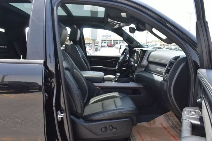 Подержанный RAM 1500 Crew Cab V, 3.6 л, 2022 в Шардже от Alfaris Used Cars Черный цвет. Other | AUTO.AE