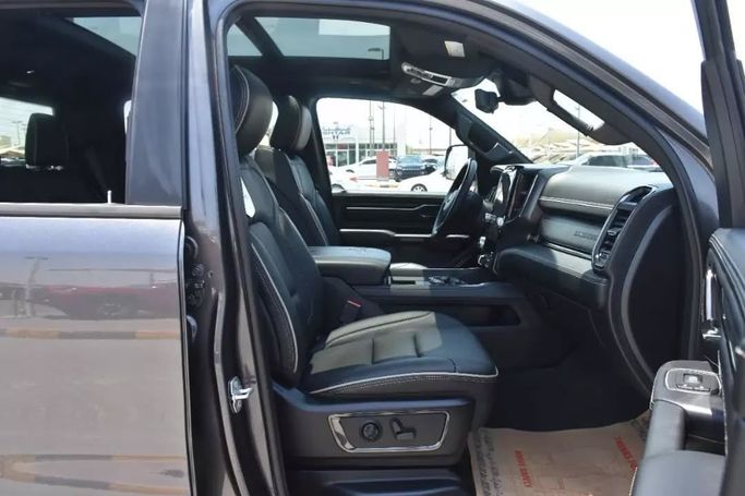 Подержанный RAM 1500 Crew Cab V, 3.6 л, 2022 в Шардже от Alfaris Used Cars Черный цвет. Other | AUTO.AE