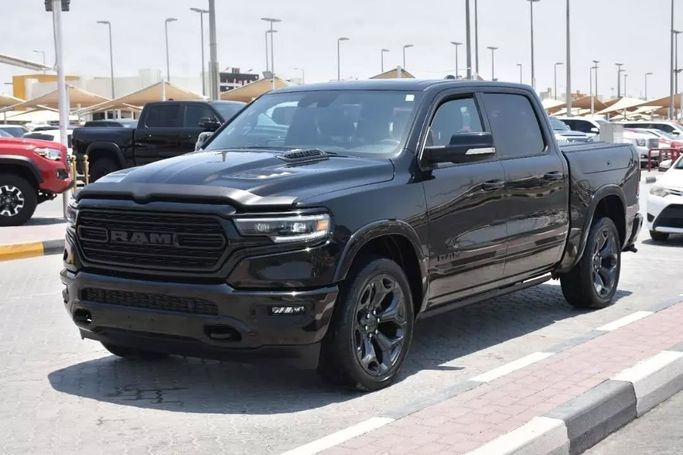Подержанный RAM 1500 Crew Cab V, 3.6 л, 2021 в Шардже от Alfaris Used Cars Черный цвет. Other | AUTO.AE