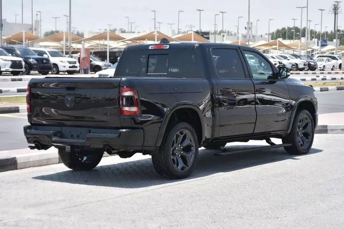 Подержанный RAM 1500 Crew Cab V, 3.6 л, 2021 в Шардже от Alfaris Used Cars Черный цвет. Other | AUTO.AE