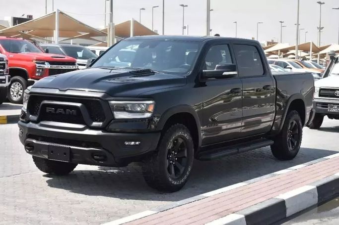 Подержанный RAM 1500 Crew Cab V, 3.6 л, 2021 в Шардже от Alfaris Used Cars Черный цвет. Other | AUTO.AE