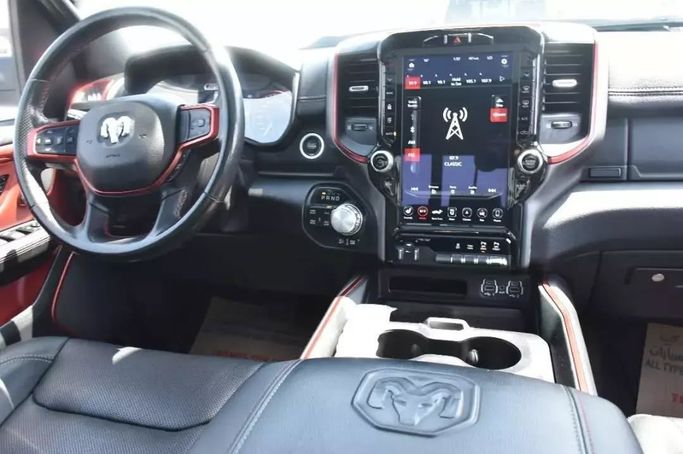 Подержанный RAM 1500 Crew Cab V, 3.6 л, 2021 в Шардже от Alfaris Used Cars Черный цвет. Other | AUTO.AE