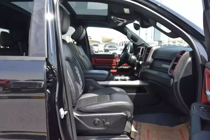 Подержанный RAM 1500 Crew Cab V, 3.6 л, 2021 в Шардже от Alfaris Used Cars Черный цвет. Other | AUTO.AE