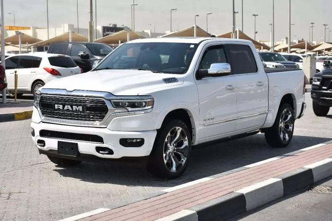 Подержанный RAM 1500 Crew Cab V, 3.6 л, 2022 в Шардже от Alfaris Used Cars Белый цвет. Other | AUTO.AE