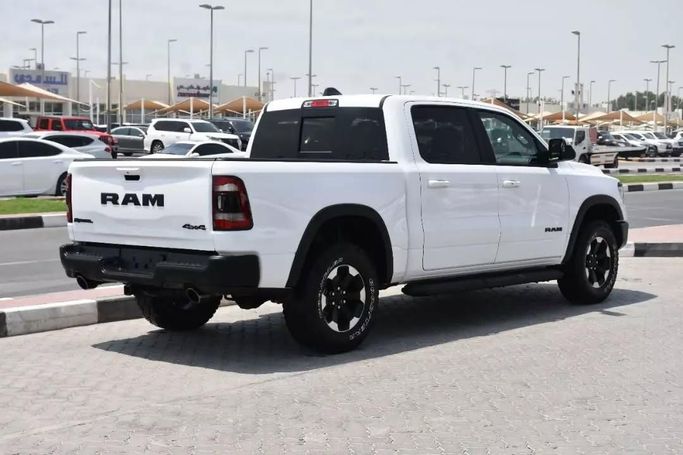 Подержанный RAM 1500 Crew Cab V, 3.6 л, 2022 в Шардже от Alfaris Used Cars Белый цвет. Other | AUTO.AE