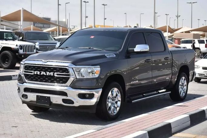 Подержанный RAM 1500 Crew Cab V, 3.6 л, 2022 в Шардже от Alfaris Used Cars Серый цвет. Other | AUTO.AE