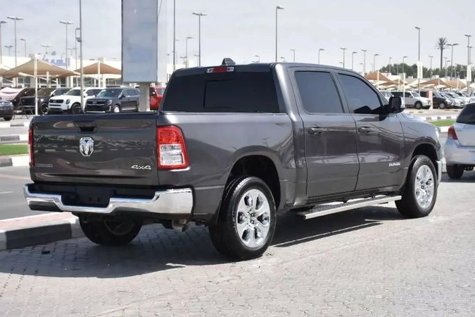 Подержанный RAM 1500 Crew Cab V, 3.6 л, 2022 в Шардже от Alfaris Used Cars Серый цвет. Other | AUTO.AE