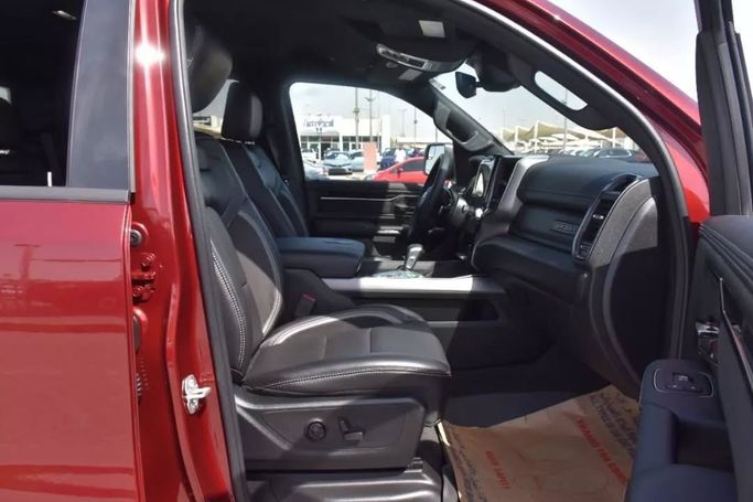 Подержанный RAM 1500 Crew Cab V, 3.6 л, 2022 в Шардже от Alfaris Used Cars Красный цвет. Other | AUTO.AE