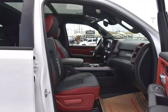 Used RAM 1500 Crew Cab V, 3.6 l, 2022 in Sharjah by Alfaris Used Cars, White color. Other | AUTO.AE