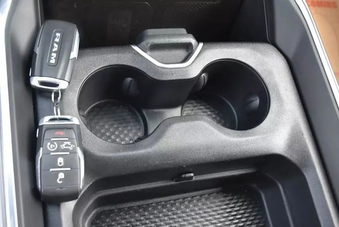 Used RAM 1500 Crew Cab V, 3.0 l, 2022 in Sharjah by Alfaris Used Cars, White color. Other | AUTO.AE