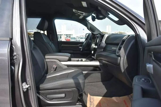 Used RAM 1500 Crew Cab V, 3.6 l, 2022 in Sharjah by Alfaris Used Cars, Grey color. Other | AUTO.AE