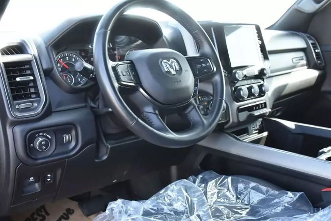 Подержанный RAM 1500 Crew Cab V, 3.6 л, 2021 в Шардже от Alfaris Used Cars Красный цвет. Other | AUTO.AE