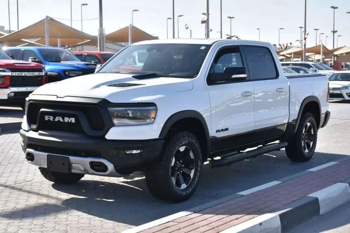 Подержанный RAM 1500 Crew Cab V, 3.6 л, 2022 в Шардже от Alfaris Used Cars Белый цвет. Other | AUTO.AE