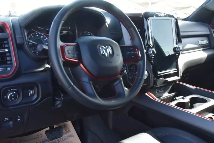 Подержанный RAM 1500 Crew Cab V, 3.6 л, 2022 в Шардже от Alfaris Used Cars Белый цвет. Other | AUTO.AE