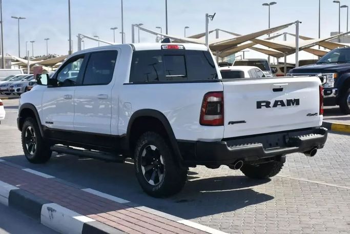 Подержанный RAM 1500 Crew Cab V, 3.6 л, 2022 в Шардже от Alfaris Used Cars Белый цвет. Other | AUTO.AE