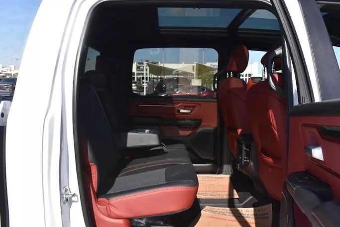 Подержанный RAM 1500 Crew Cab V, 3.6 л, 2022 в Шардже от Alfaris Used Cars Белый цвет. Other | AUTO.AE